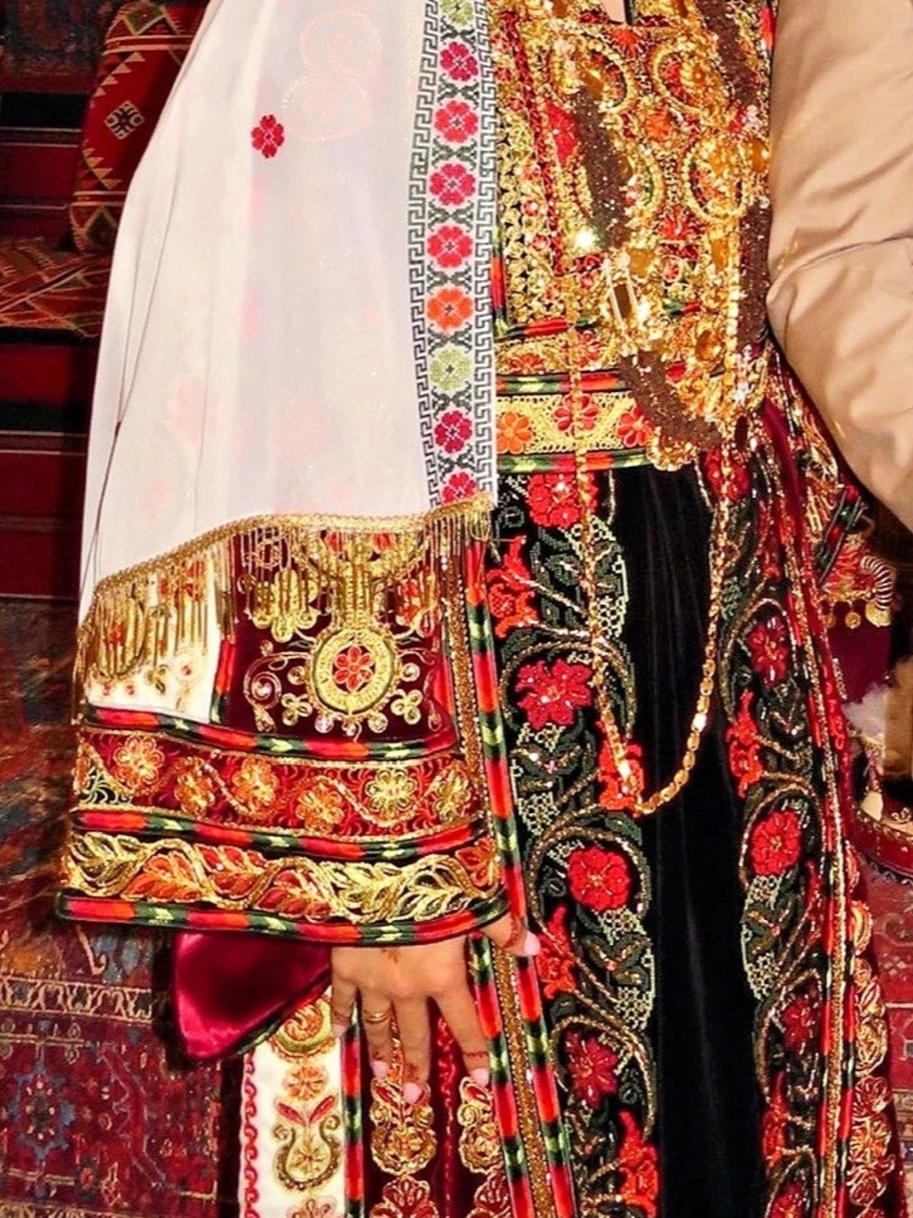 Palestinian Thobe